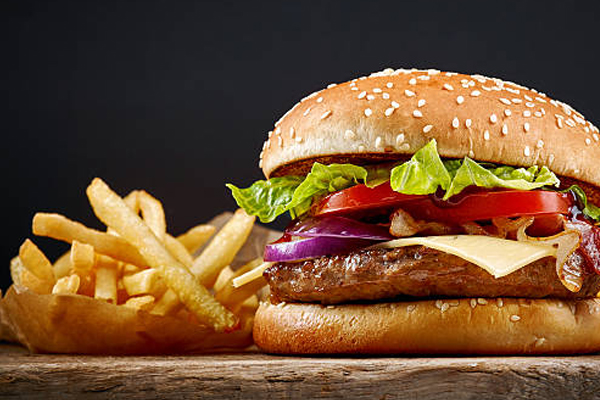 HAMBURGUESA CON PAPAS